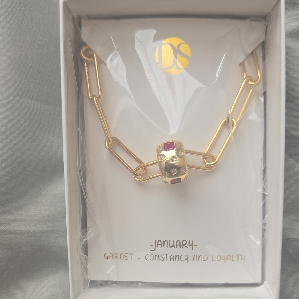 Gold Necklace with Garnet Highlights